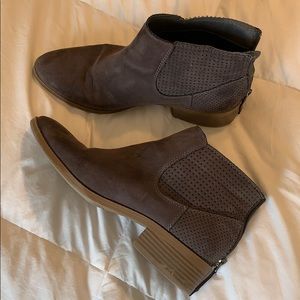 DV brown booties size 9